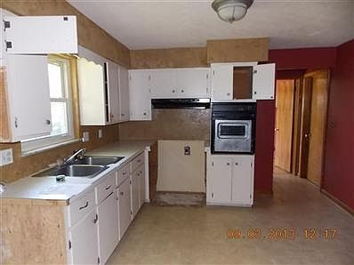 5th image of 247 Mound St