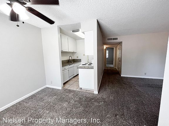 4th image of 3644 H St APT 4