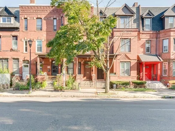 334 Maple St, Holyoke, MA 01040