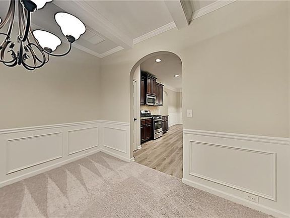 4th image of 585 Camano Way
