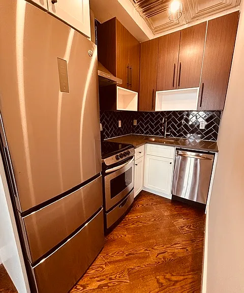 35 Claver Pl #2J — Photo 3
