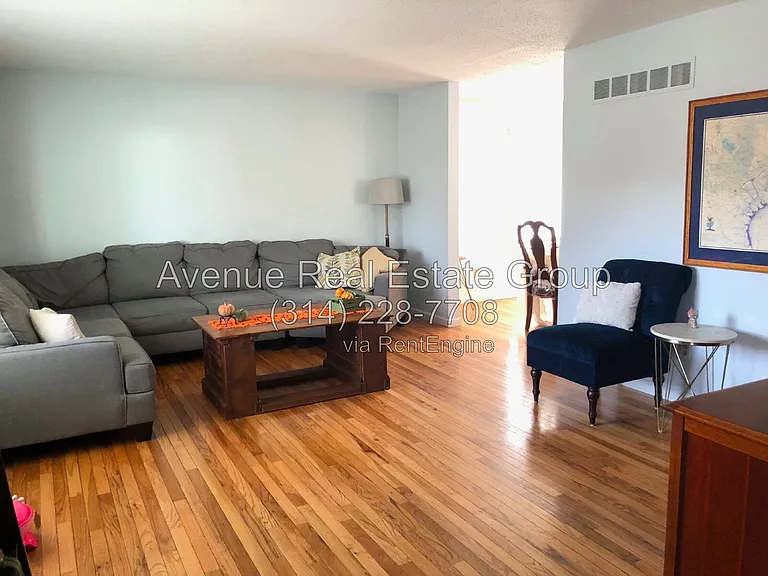 733 Jares Ct — Photo 2