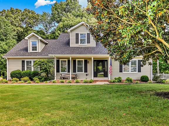 3rd image of 3424 Clearwater Dr