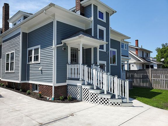 2nd image of 1063 Summit Ave