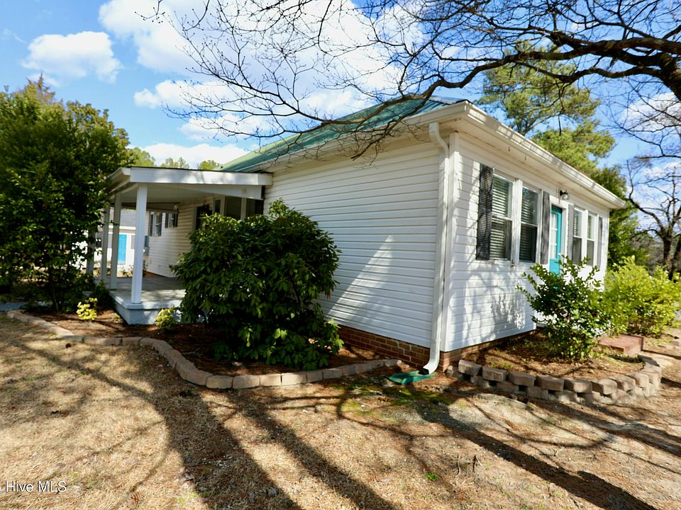1st image of 704 W Saunders Ave