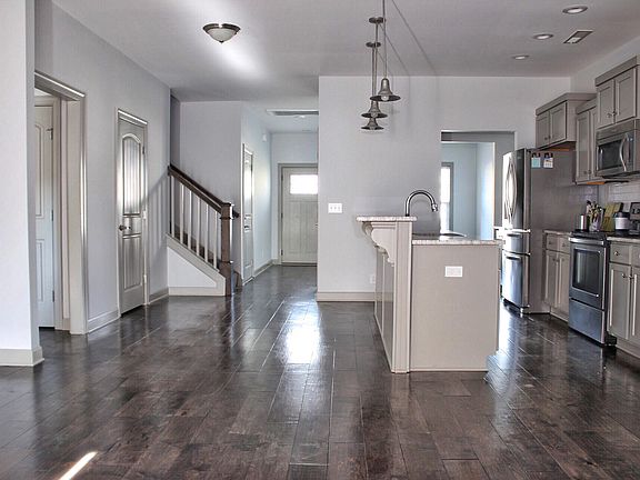 3rd image of 2342 N Tennessee Blvd #1501