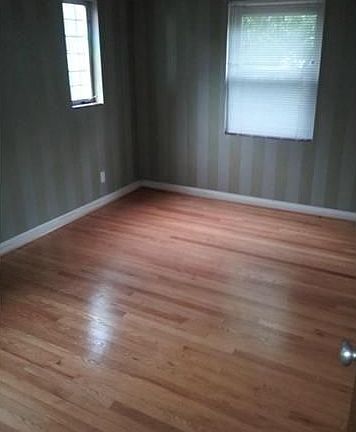 4th image of 6732 Devonshire Ave