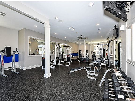 5th image of 200 Alexan Dr #1
