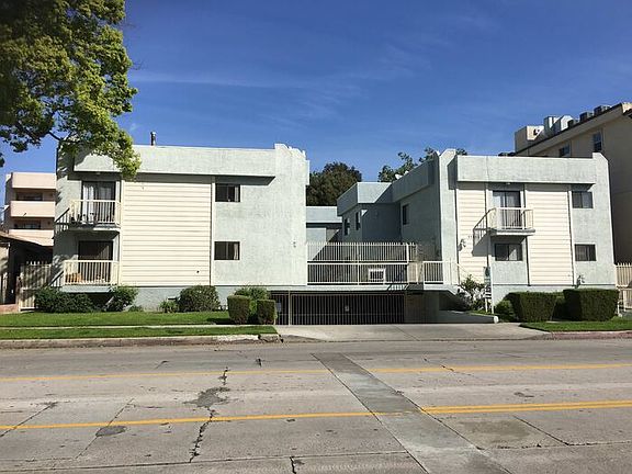3rd image of 11215 Camarillo St APT 204