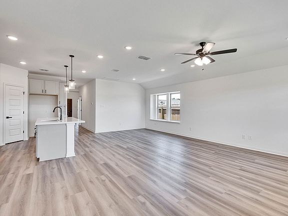 4th image of 121 Palomino Park Dr