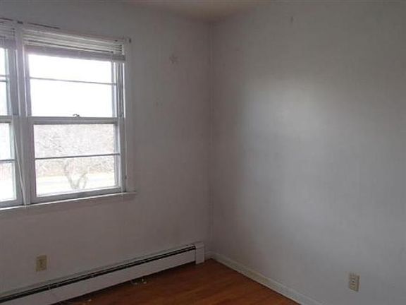 3rd image of 78 Hackett Blvd
