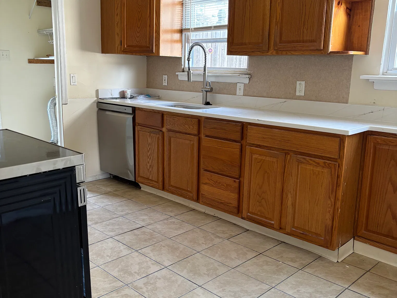 4 bed, 1360 sqft, $2,200 — Photo 2