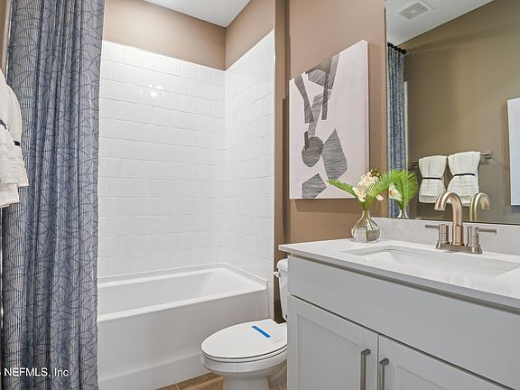 5th image of 223 THORNBERRY Way