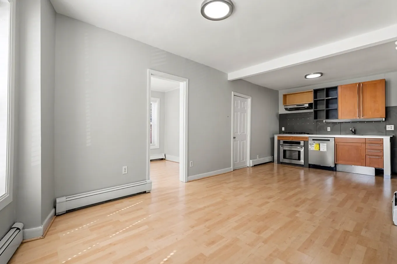 2 bed, 600 sqft, $2,400 — Photo 3