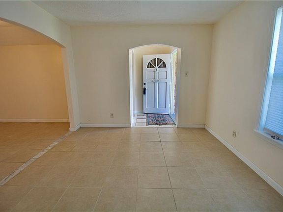 4th image of 160 Dexter Dr