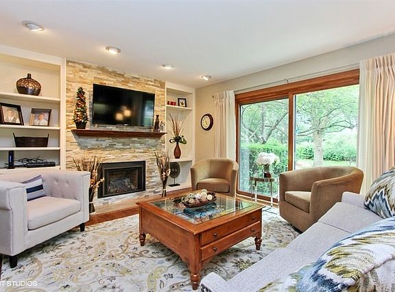 4th image of 717 N Carlyle Ln