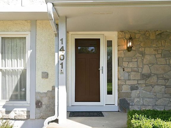 3rd image of 1401 NW Fox Ridge Dr