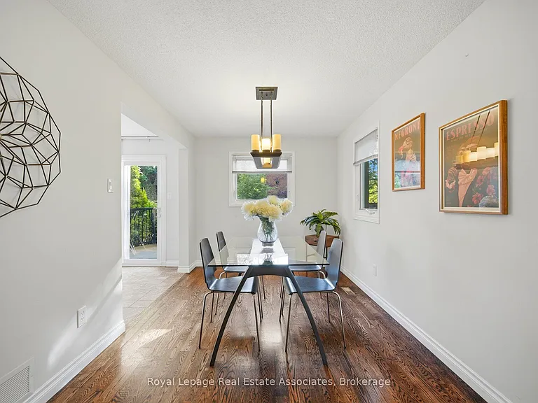 1308 Valerie Cres — Photo 9