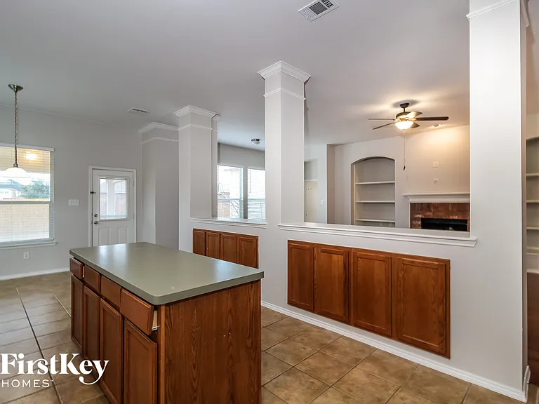 424 Stampede Ct — Photo 9