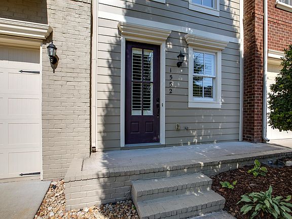 2nd image of 1552 Hampshire Pl