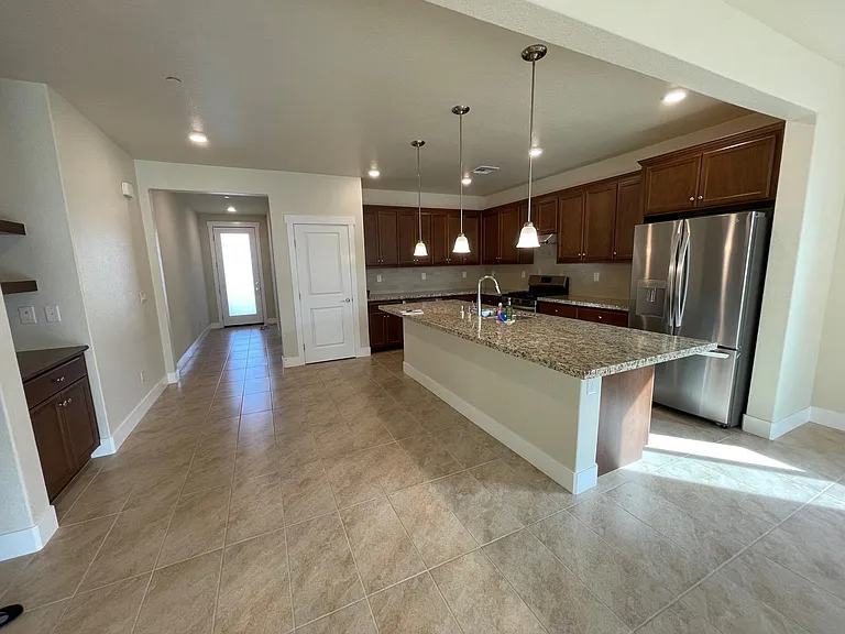 2292 Mozart Ave — Photo 2