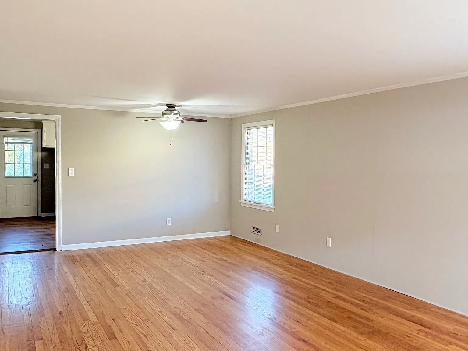 2 bed, 1100 sqft, $995 — Photo 3