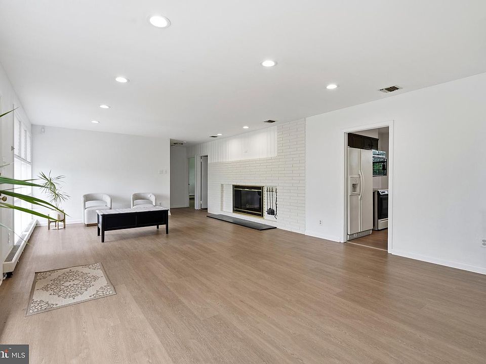 1st image of 707 Forrest Ave