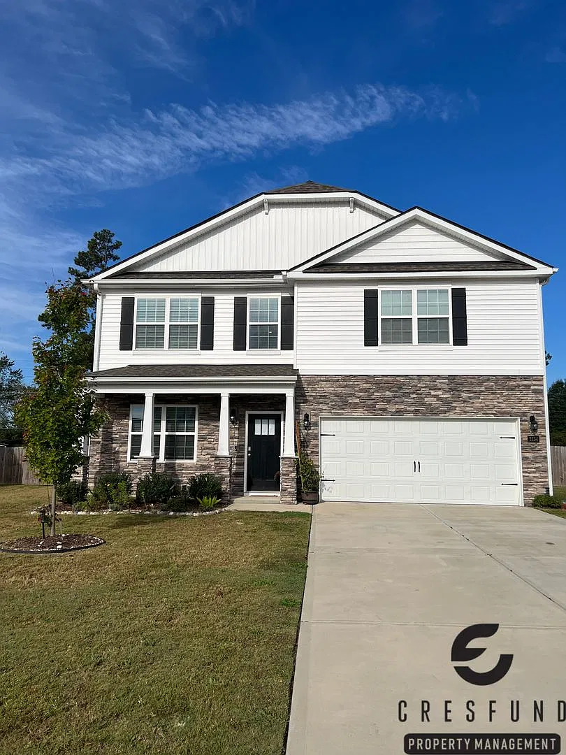 Spacious 4-Bedroom Home with Fenced Backyard, Bonus Loft & Pet-Friendly Living! — Photo 1