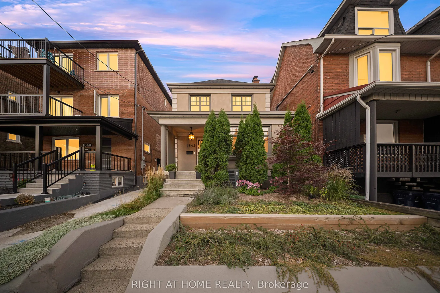 1642 Dufferin St photo 1