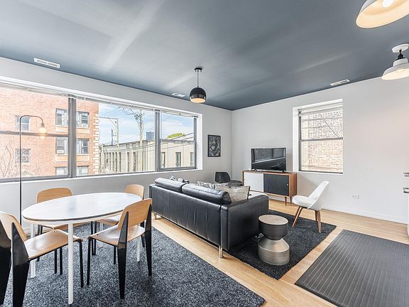 2nd image of 1217 W Gunnison St #2FF