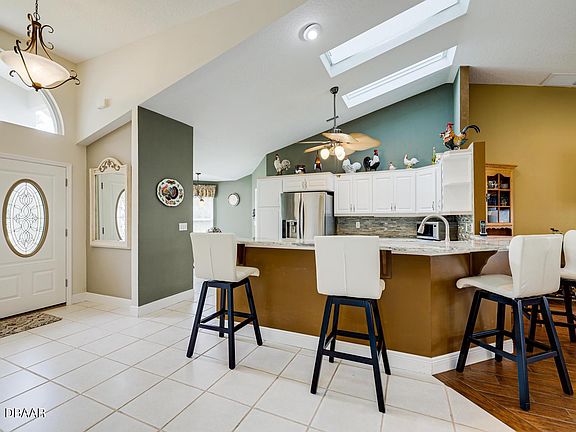 4th image of 18 Sandpoint Cir