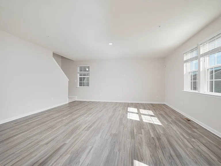 2085 Pomona Way — Photo 14