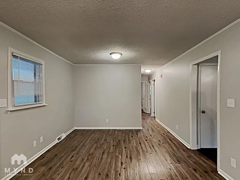 311 E Morrow Ave — Photo 5