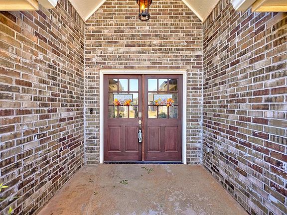 4th image of 18513 Maidstone Ln
