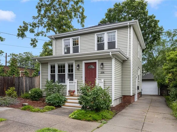 204 8th St, Providence, RI 02906