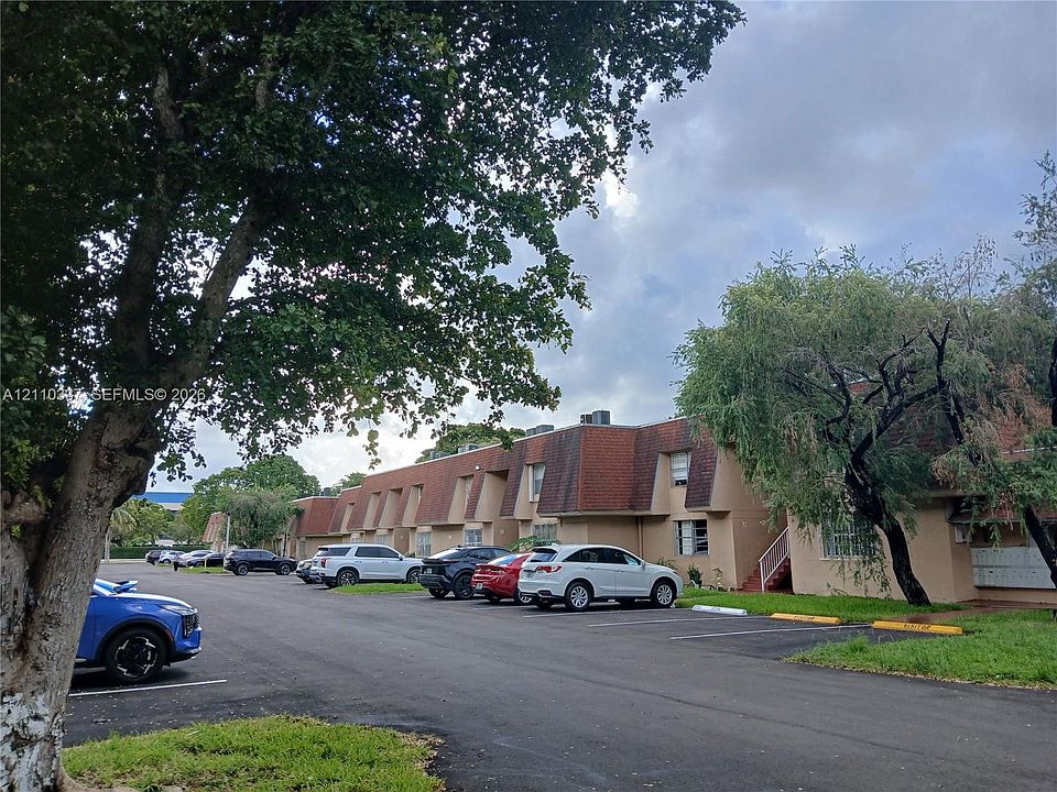 1st image of 220 NW 107th Ave APT 103
