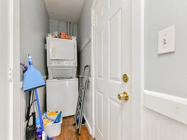 748 E 3rd St #1 — Photo 12