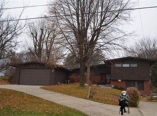 1416 63rd St, Windsor Heights, IA 50324