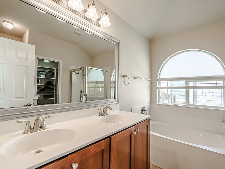 2404 Christoff Loop — Photo 16