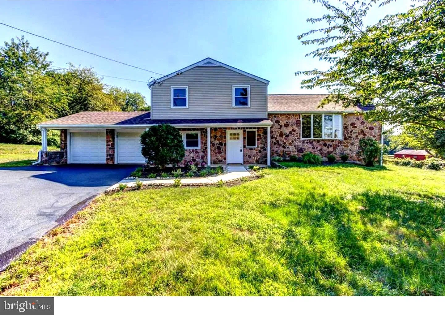 4 bed, 2.5 bath, 2222 sqft, $3,350 — Photo 1