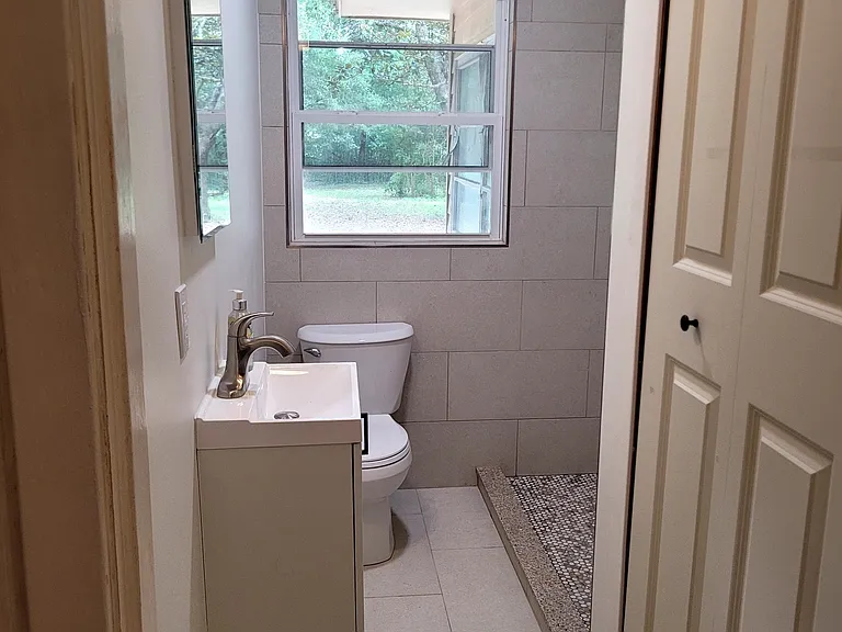 533 Ditmar St #A — Photo 16