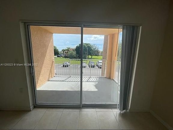 3rd image of 301 SW Palm Dr APT 303