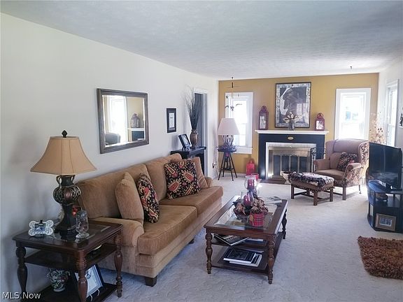 4th image of 1674 Northeast Ave