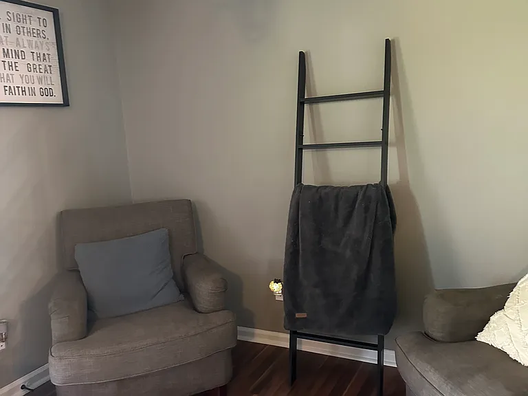 4557 Connaught Dr E — Photo 1