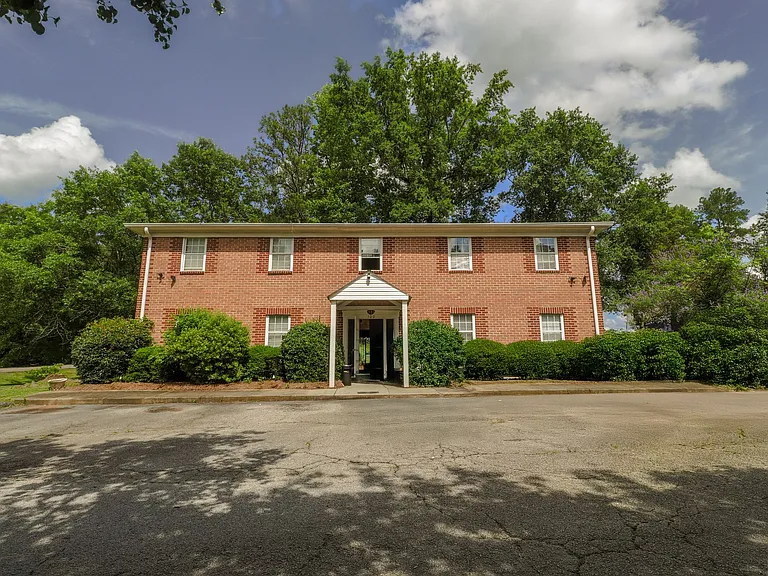 170 Westwood Dr — Photo 1