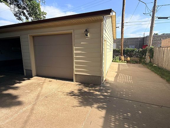 3rd image of 1107 W Sunset Dr
