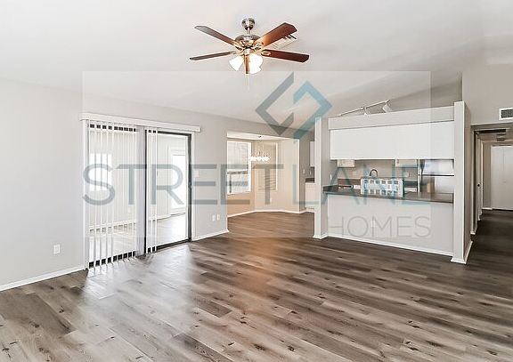 4th image of 4025 W Woodridge Dr