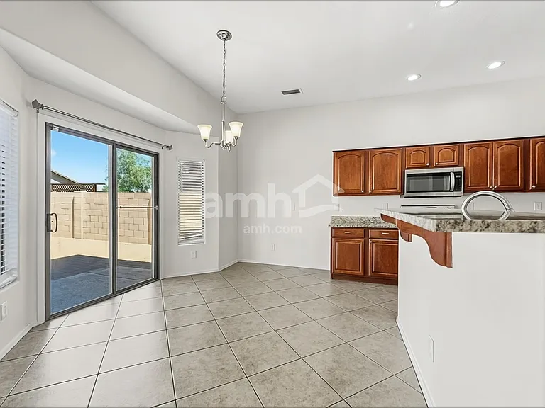 5308 S 53rd Ln — Photo 5