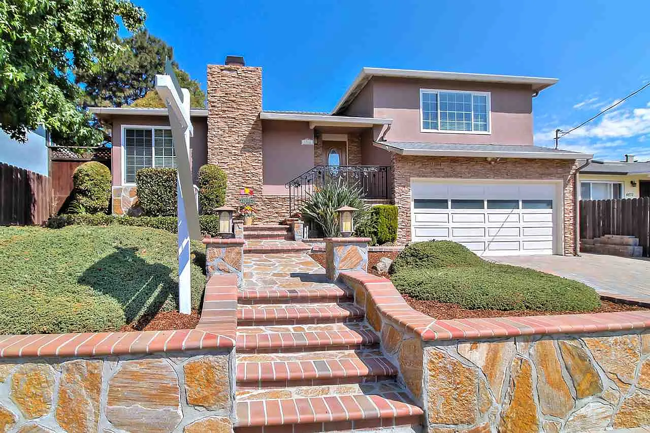 4866 James Ave photo 1