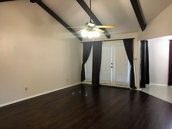 2nd image of 4921 Longstreet Pl